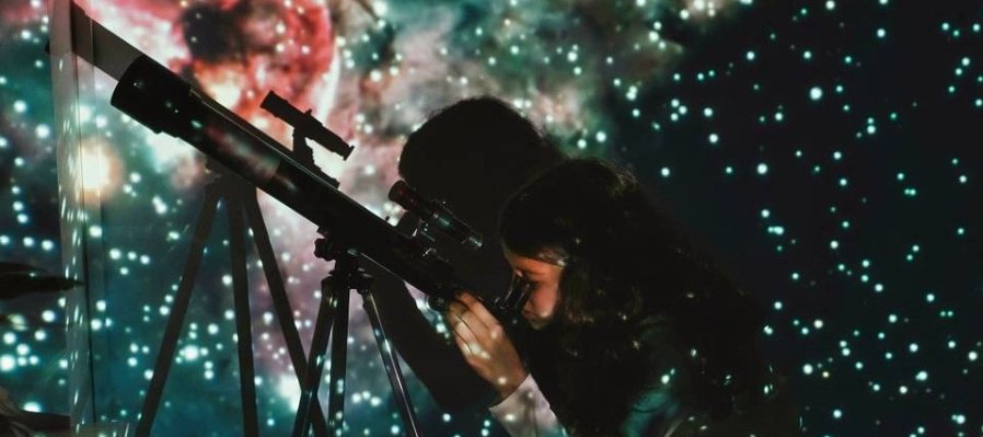 Observación nocturna con telescopios