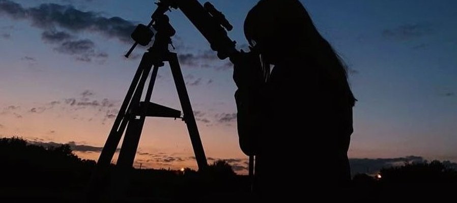 Observación telescópica y mesas de experimentos