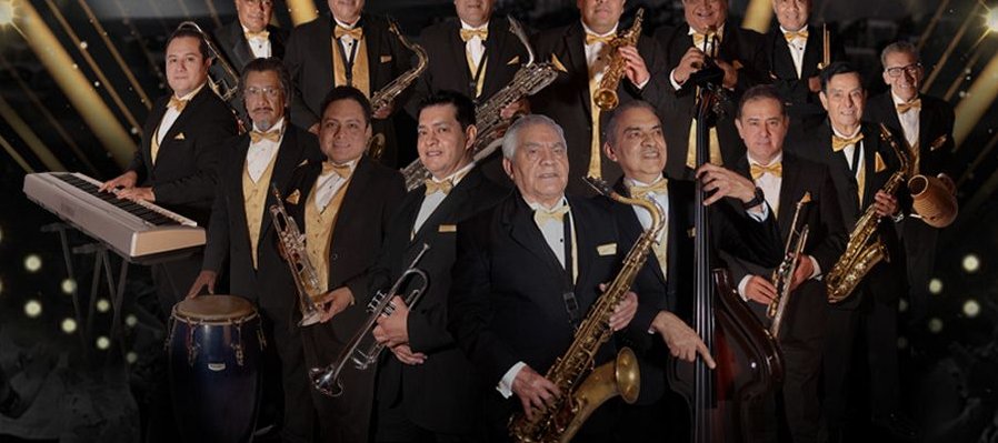 Celebrando con la Orquesta de Carlos Campos