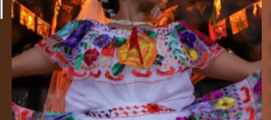 Pasarela de vestimentas indígenas de los 18 municipios del Estado de Querétaro