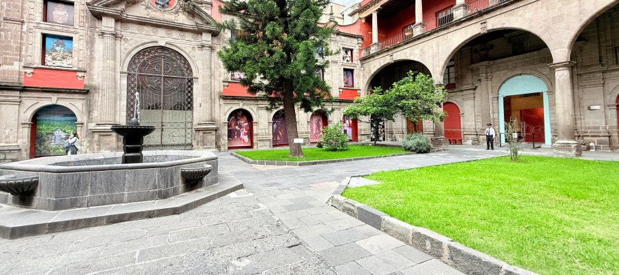 Reales y pesos: Historia de las Casas de Moneda.