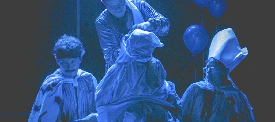 Bajo esta piedra hundirás tu iglesia