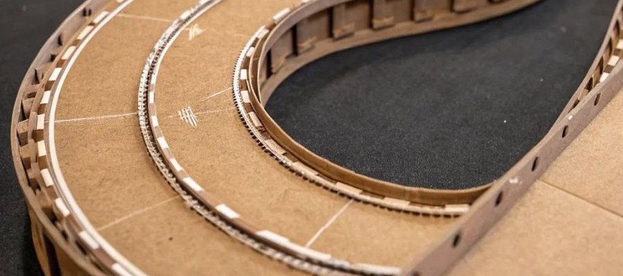 Pista de carreras sobre cartón