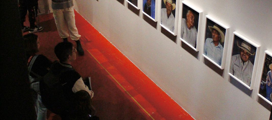 +Foto en el Centro de la Imagen