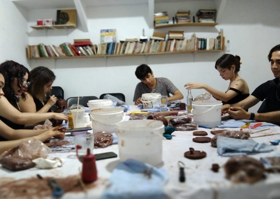 Imagen muestra de la actividad Taller de cerámica