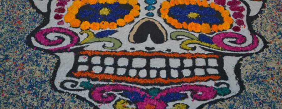 Exposición de tapetes tradicionales de muertos
