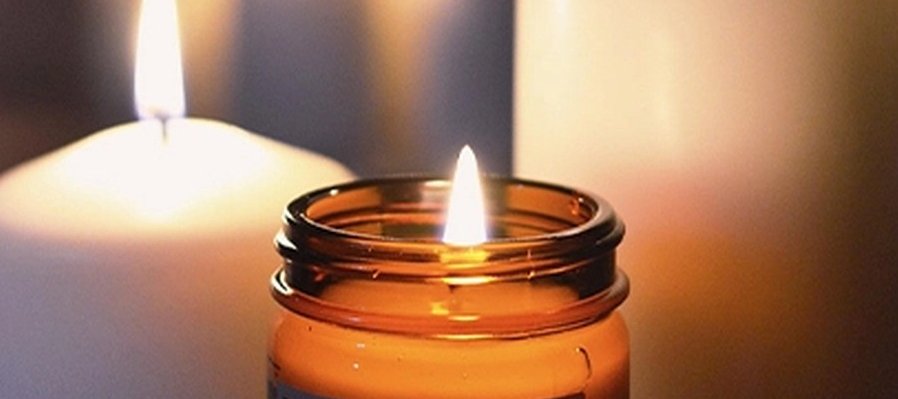 Velas artesanales y arte floral en cera