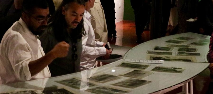 Visita guiada por la muestra «Pedro Valtierra, Volver a la Tierra del Quetzal»