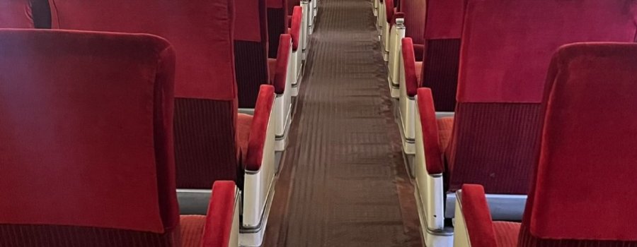 Día de trenes en los coches de pasajeros 4483 y 4915