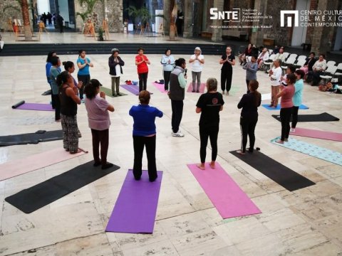 El Club de Yoga del CCMC