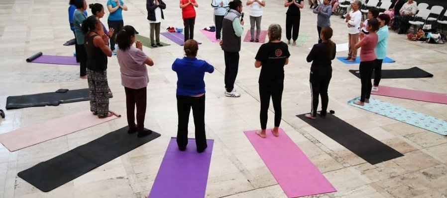El Club de Yoga del CCMC