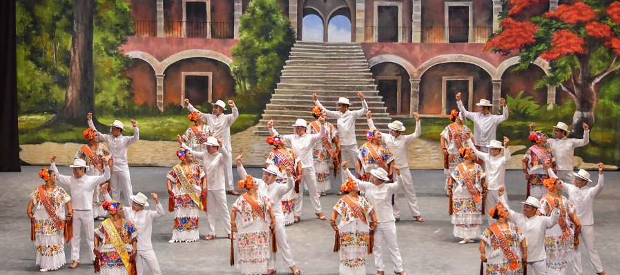 Ballet Folklórico juvenil del estado de Yucatán