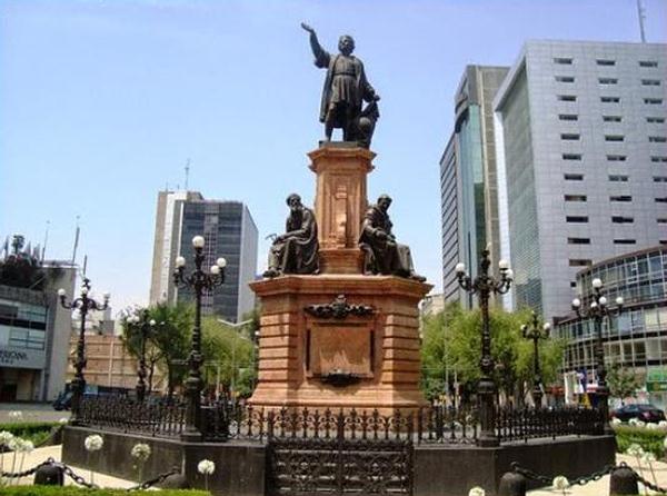 Se reconoce al México antiguo
<br>AMLO celebra decisión de Sheinbaum por estatua de Colón